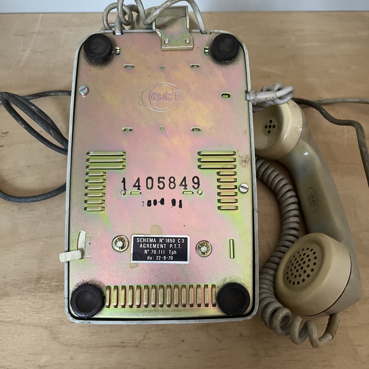Téléphone Fixe Vintage Années 70 – Touches – Couleur Camel – Suisse