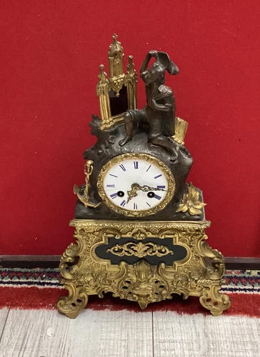 Beautiful antique gold clock with moldings - 36 centimeters