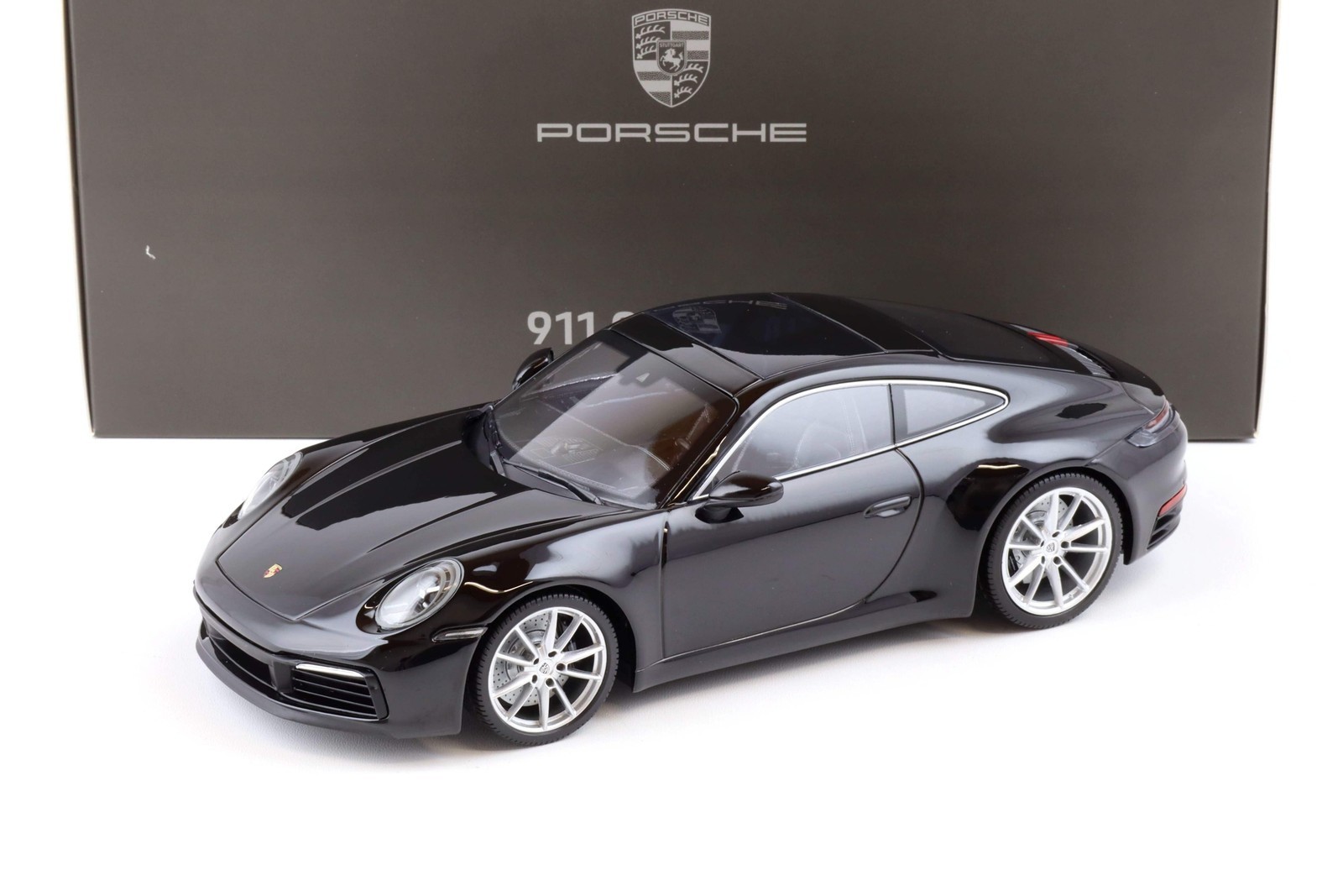 Porsche 911 992 Carrera 4S voiture miniature de prestige Minichamps 1/18