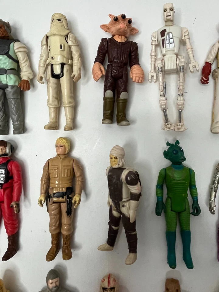 ORIGINAL KENNER STAR WARS 1977-1983 LOT OF 27 FIGURES W/ ACCESSORIES DAMAGED - Image 3 of 4