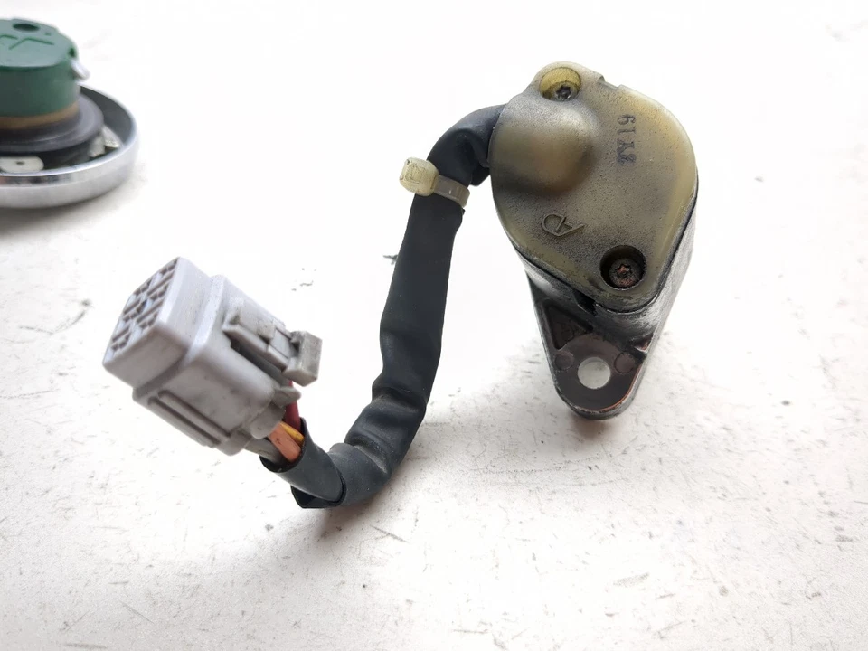 13-19 Suzuki VL1500 Boulevard C90T Juego de bloqueo Interruptor de encendido Casco Tapa y llave Foto 4 de 4