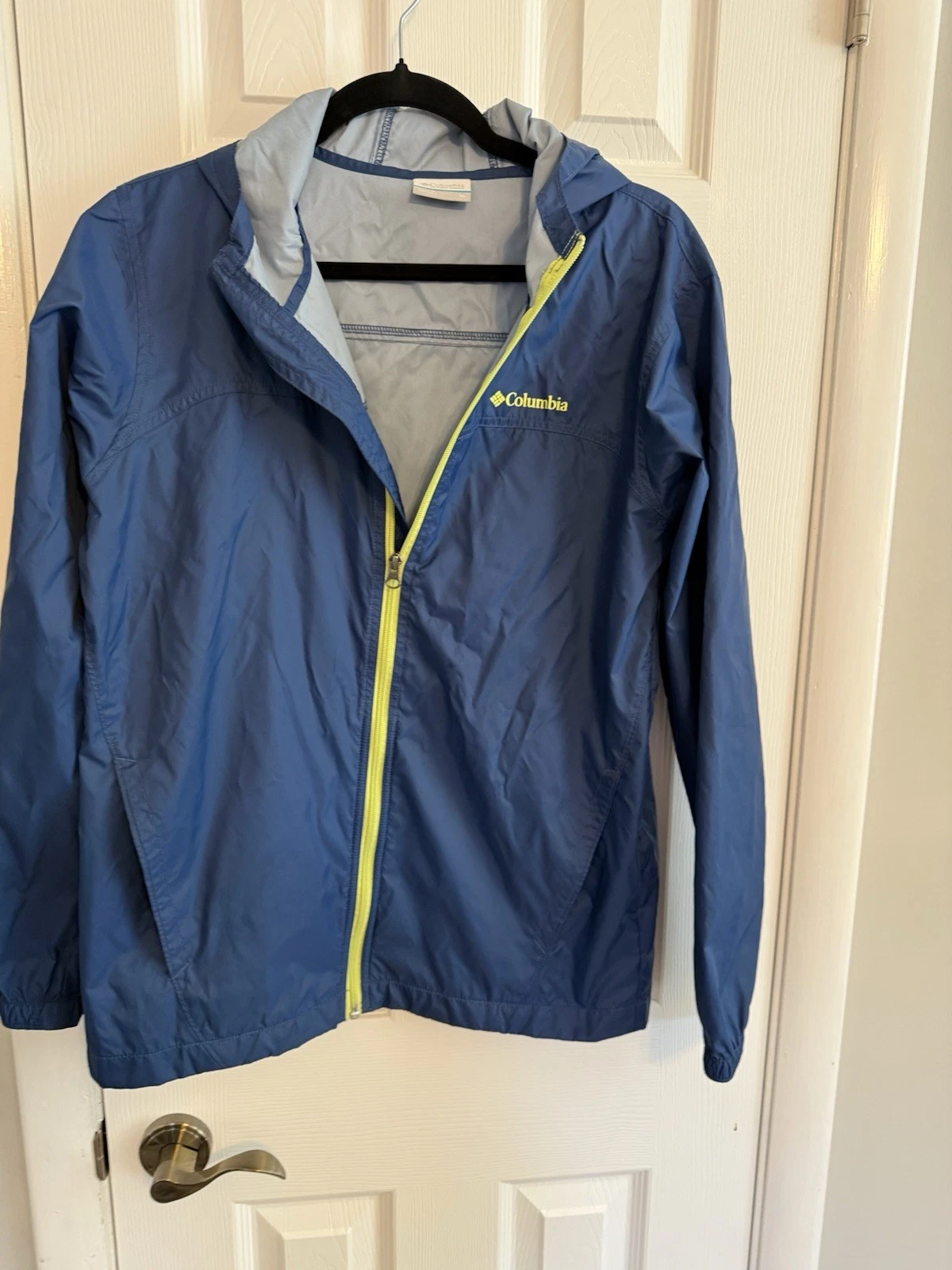 Columbia Glennaker Boys' Rain Jacket Size XL. Blue with Lime Green. EUC Hooded.
Opens in a new windo