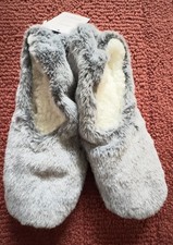Auden Faux Fur Cozy Comfort Slipper Socks W/Gripper Bottoms Soft Warm M/L 8-10