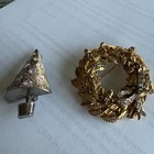 2 Vintage CHRISTMAS Brooches Pins MONET Wreath LIA Tree — photo 1
