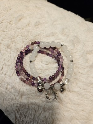 A pair of bracelets made of amethyst, white agate, and clear quartz,alloy