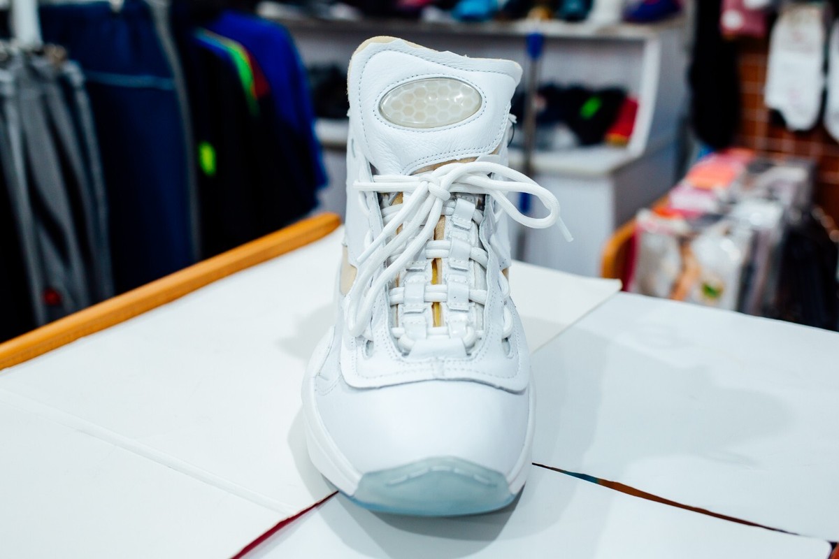 Size 9.5 - Reebok Maison Margiela x Question Mid Memory Of Size 9.5 - Reebok Maison Margiela x Question Mid Memory Of