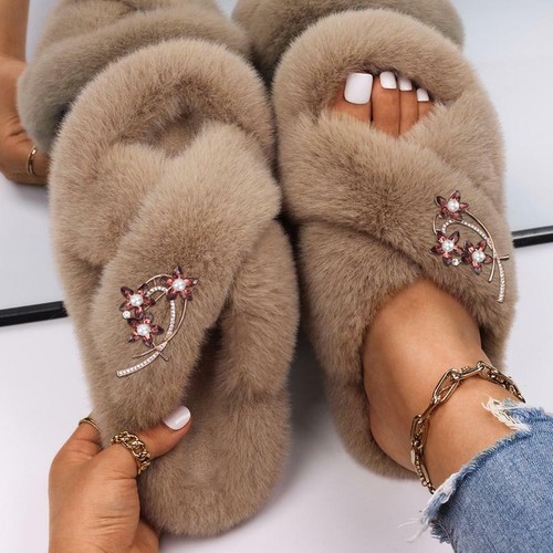 faux fur fluffy slides