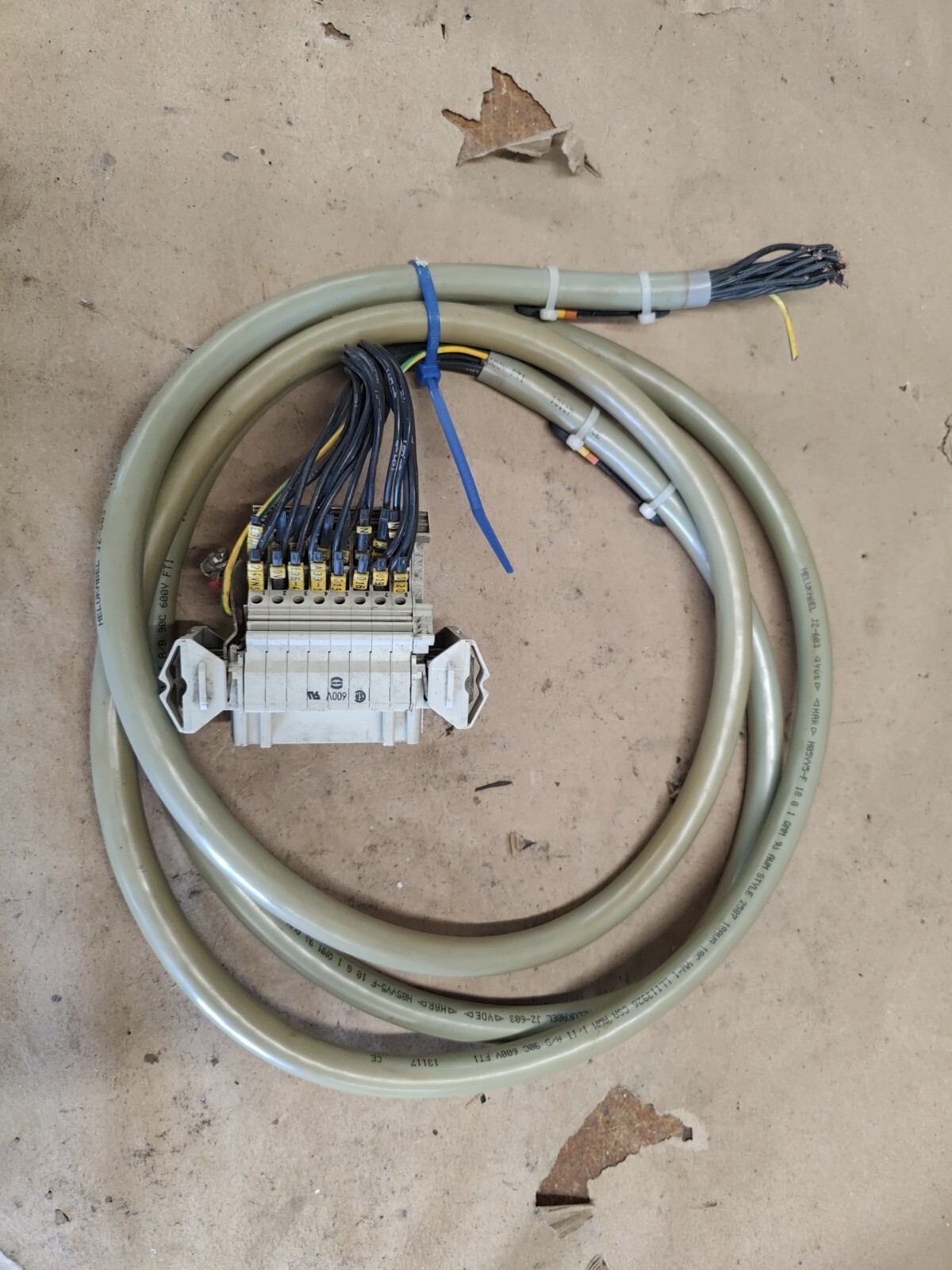 Used Helukabel 16 Strand JZ603 H05VV5F AWM 2587 18AWG LL113926 600V 5