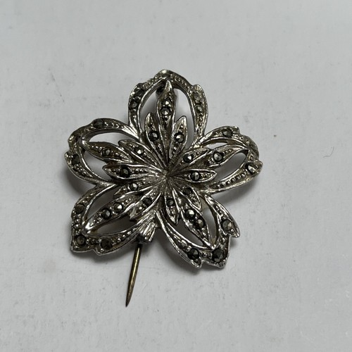 Vintage Canadian Brooch / Pin Badge Maple Leaf eBay