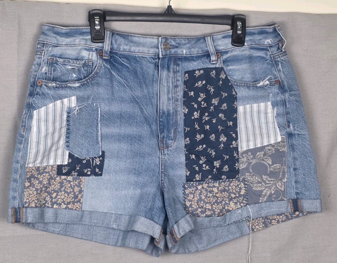 American Eagle Outfitters Women's Blue Patchwork Cuffed Mom Jean Shorts Size  28