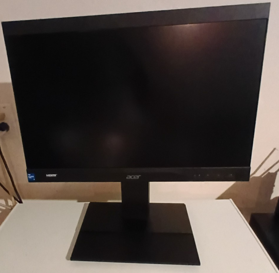 Acer Veriton Z6880G 23.8-inch all-in-one Intel Core i5-11500,16GB, 512GB SSD,Win