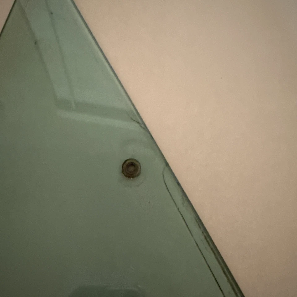 VOLKSWAGEN VANAGON 1981-1991 ESQUINA DELANTERA IZQUIERDA VENTILACIÓN VENTANA CRISTAL OEM U015 Foto 3 de 4