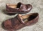 BOC Born Womens Brown Embossed Clogs work shoes Womens Size 9M — photo 1