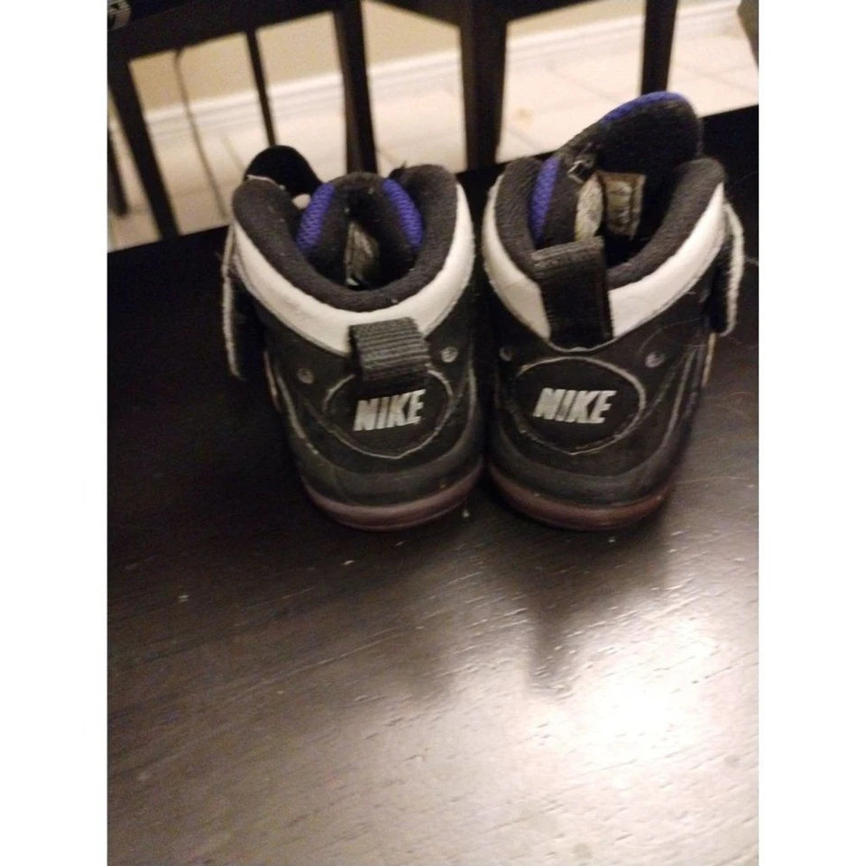 Nike Air Toddler Black and Purple shoes - Image 4 of 4