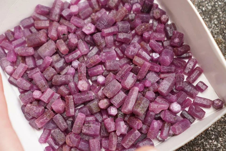 100.00% Natural Mozambique Red Ruby Facet Grade Gemstone Rough Lot AAA+ 1000 Ct  - Image 3 of 4