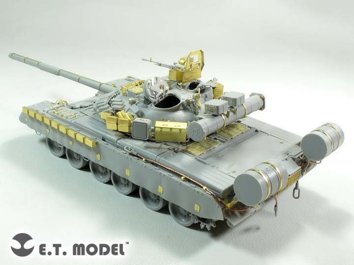 trumpeter Russian T-80BV MBT 1/35 キット 1/35 Trumpeter Russian T80BV Main Battle Tank - Squadron.com