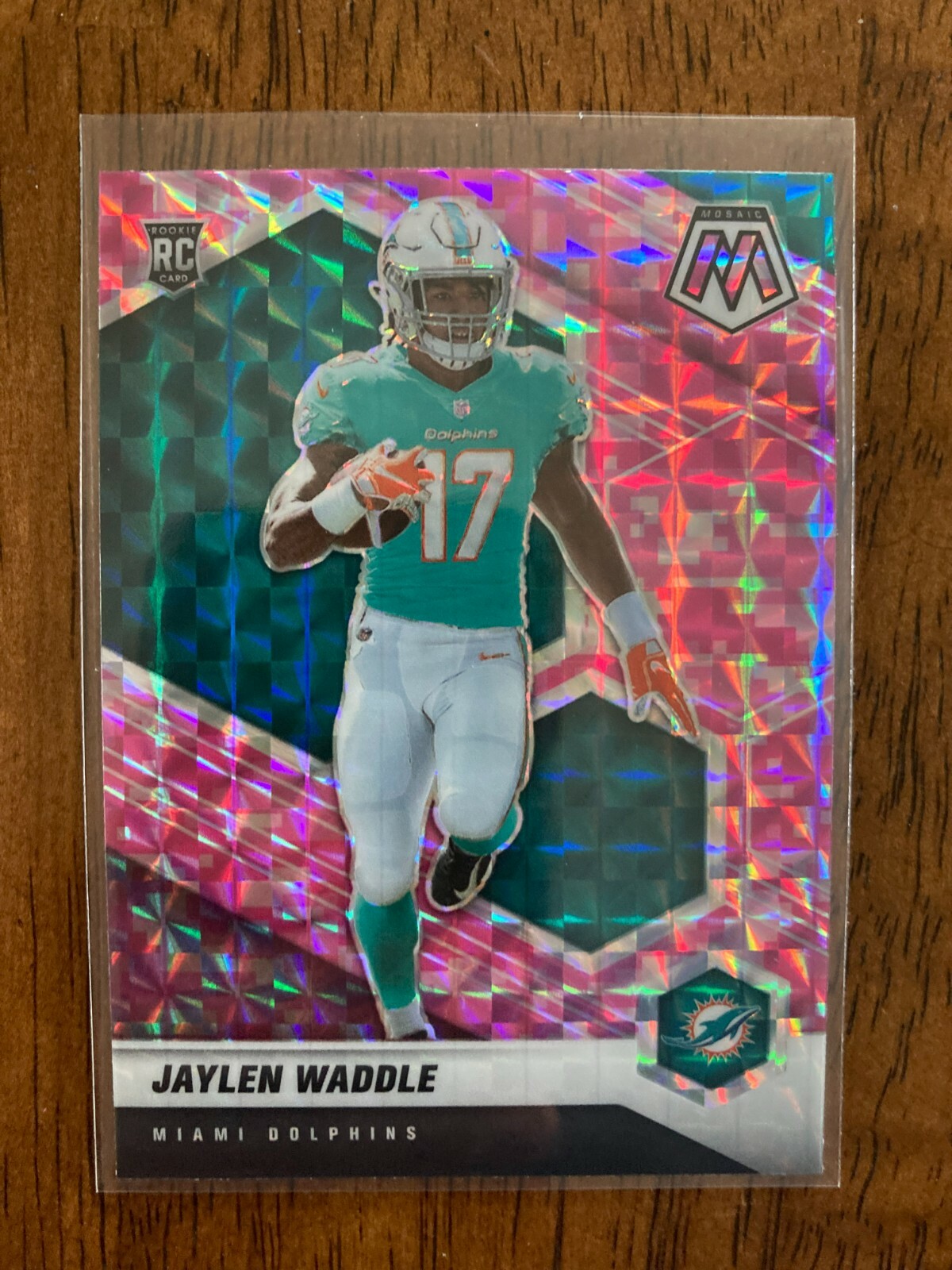2021 Panini Mosaic #308 Jaylen Waddle RC CAMO PINK Mosaic Prizm SP