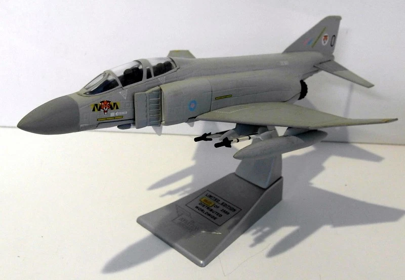 Corgi 1/72 Scale Diecast AA33210 McDonnell Phantom F-4J F.MK.3 ZE360 74 Sqn 1986 - Image 3 of 4