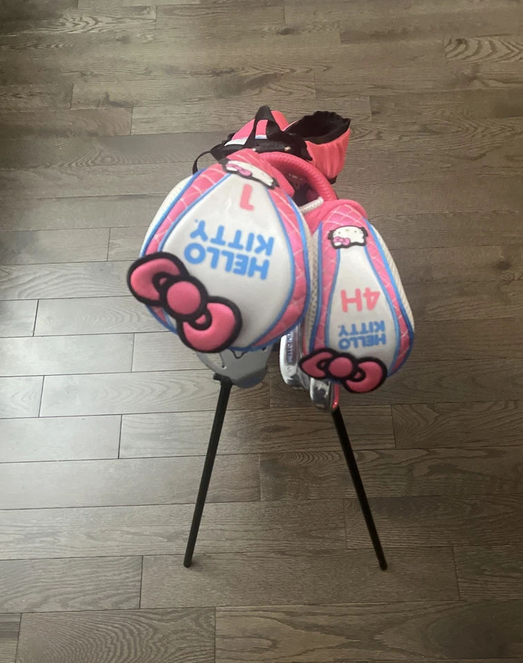 HELLO KITTY Youth Golf Club 5 Piece Set. Driver, 4H, 7 Iron, S Wedge Putter - Image 2 of 4