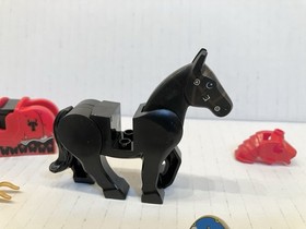 LEGO Horse Armored Red Barding From Set 70402 Gatehouse Raid Black Dragon Heads