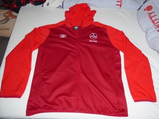1.FC Nürnberg leichte Umbro Sportjacke mit Kapuze rot Gr. XXL bzw. 2XL