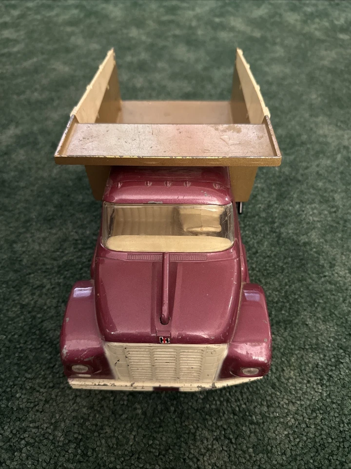 Camión de volteo ERTL International Harvester Loadstar Deluxe años 60 de colección Foto 4 de 4