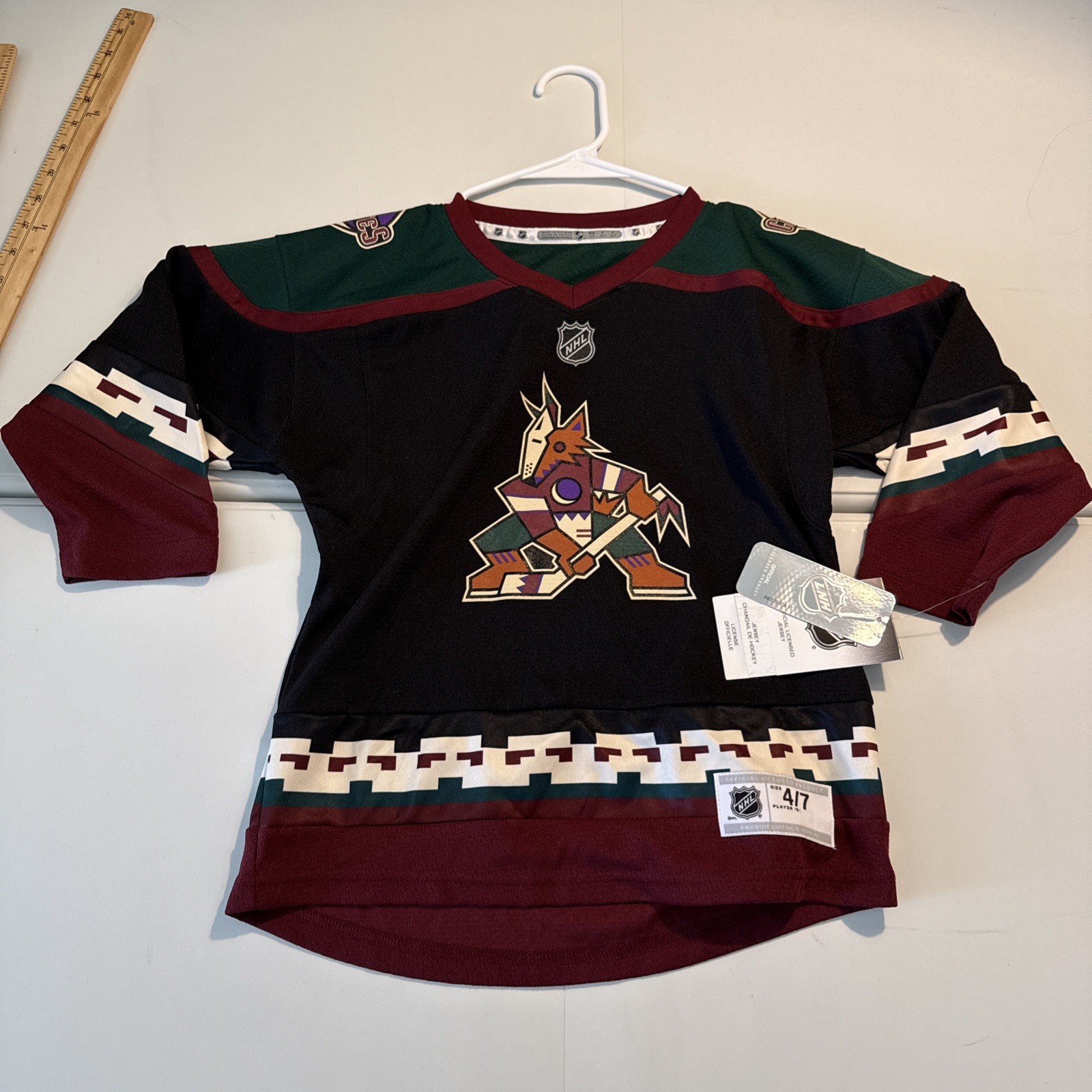 Nwt kids 4/7 nhl arizona coyotes clayton keller #9 throwback hockey jersey