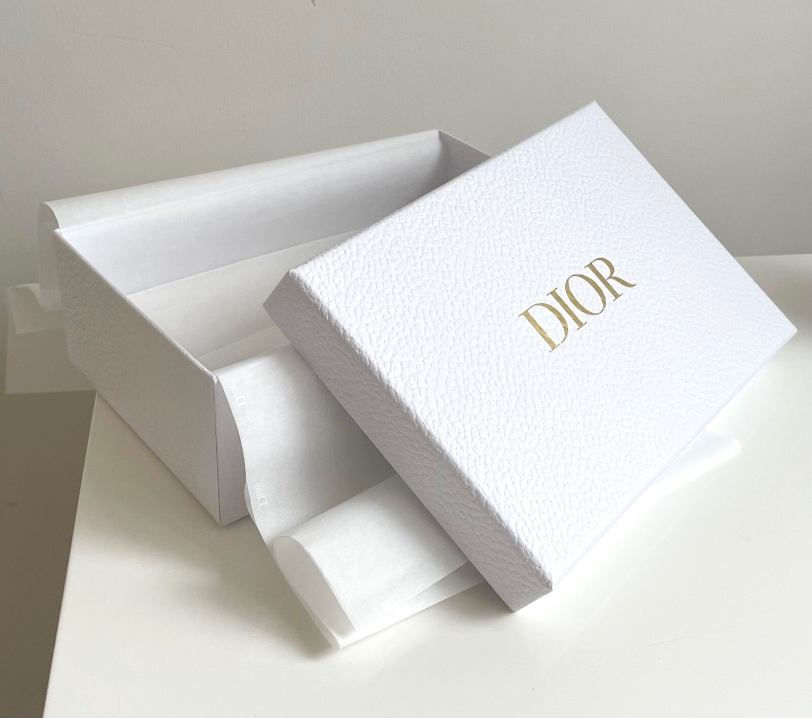 CHRISTIAN DIOR ❤︎ White & Gold Gift Box - Tissue & Card & Ribbon SMALL  21×14×7cm | eBay