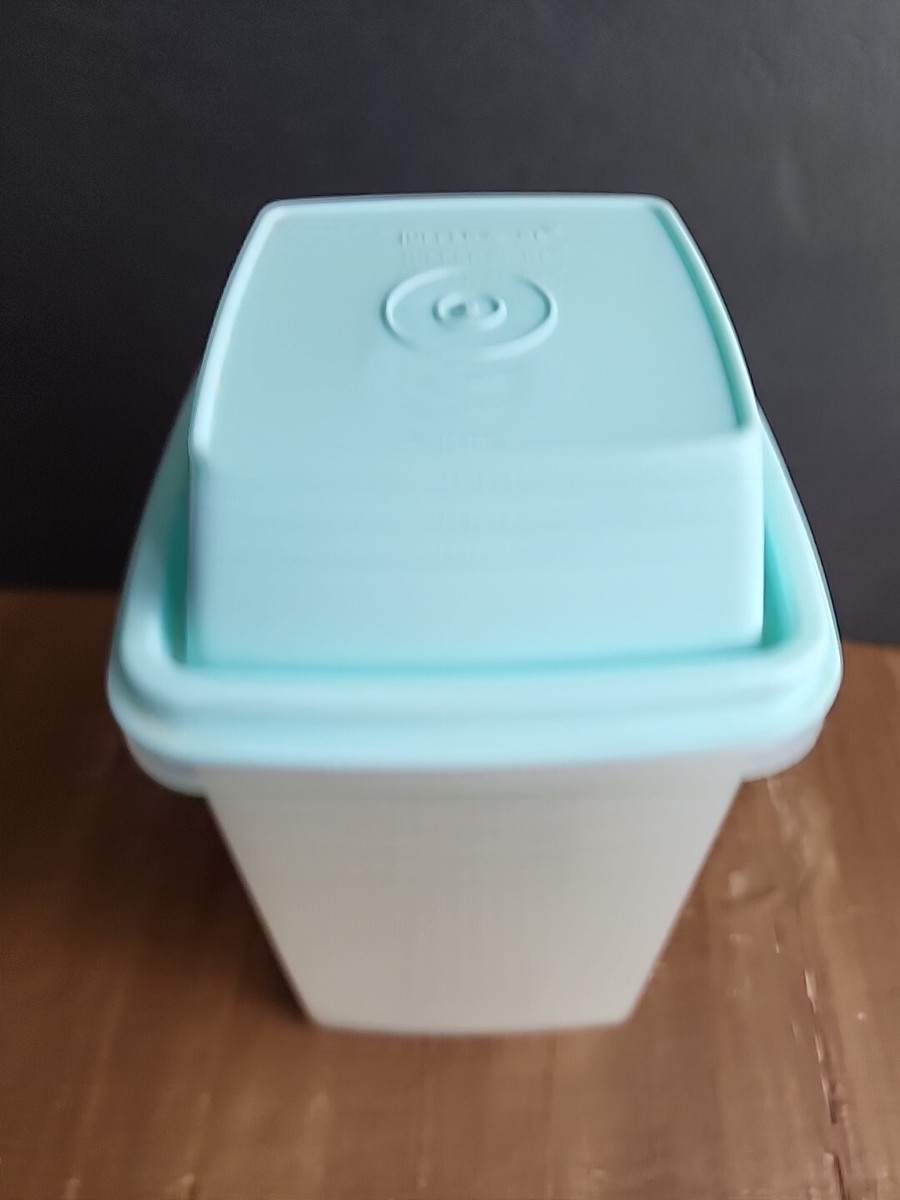 Vintage Tupperware Pickle Keeper Teal Turquoise 1330-2 With Lid 1
