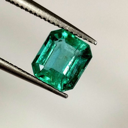 1.35ct Natural Emerald octagon cut nice green good luster AAA Exclusive gemstone - Picture 2 of 5