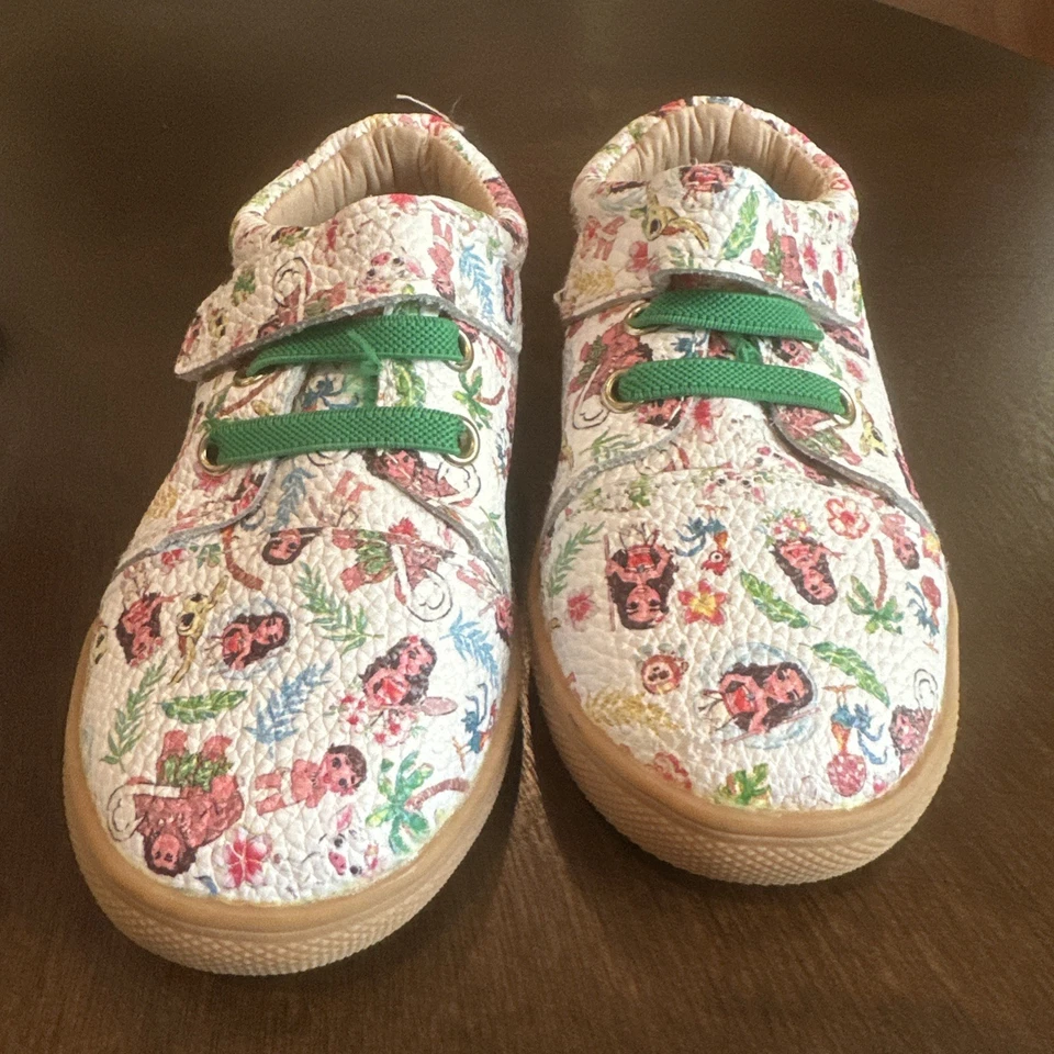 Zapatos para niños pequeños Little Penguin 18-24 meses con temática “Moana” usados en excelente estado Foto 2 de 4
