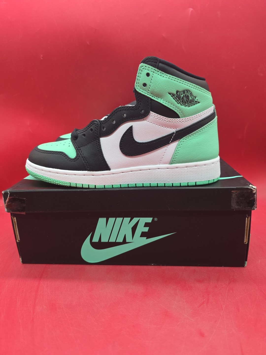 Air Jordan 1 Retro High OG (GS)/White-Black-Green Glow FD1437-130/Size: 4Y (NEW) thumbnail 3