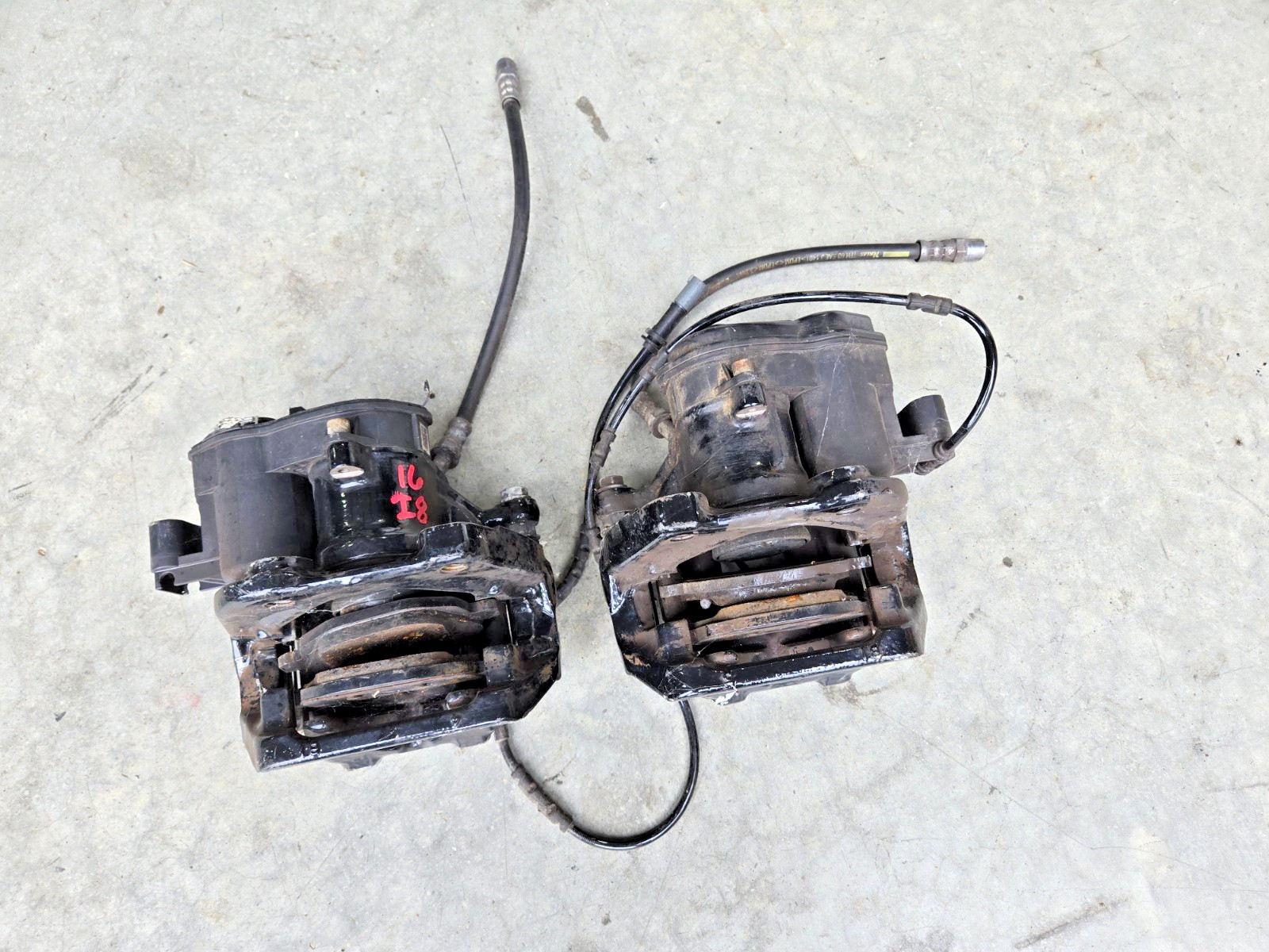 BMW i8 2014-2020 Rear Right Brake calipers Pair Black