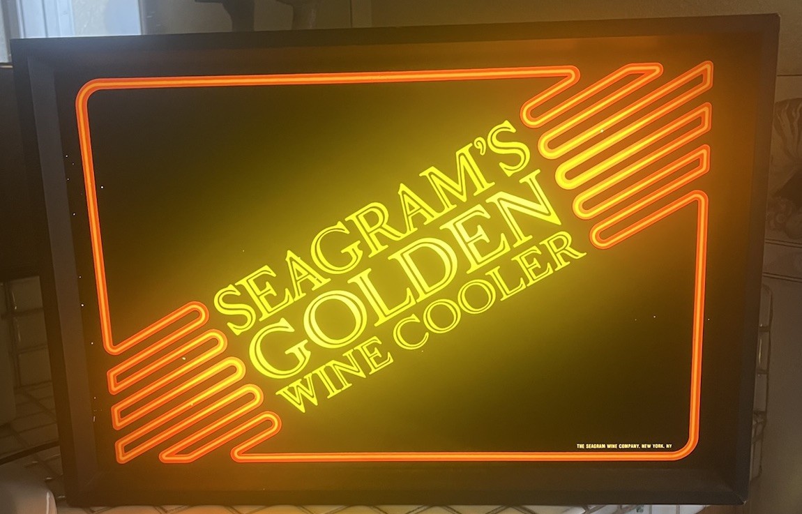 Vintage 80s Seagrams Golden Wine Cooler Hanging Light Up Bar Sign - Man Cave