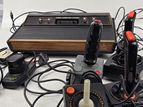 Atari 2600 CX-2600A Woodgrain 4-Switch Console Lot w/ 4 Joysticks 2 Paddles