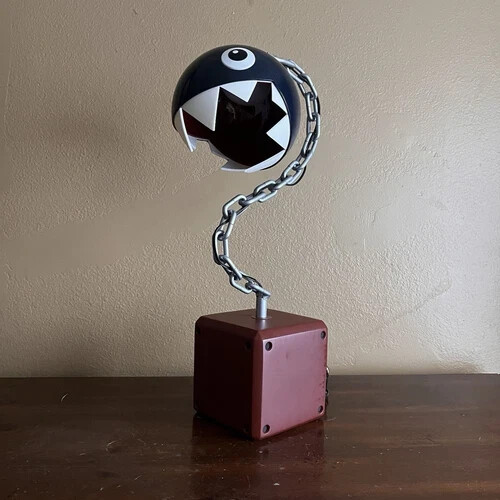 Nintendo Super Mario Chain Chomp Schreibtisch / Nachttischlampe guter Zustand