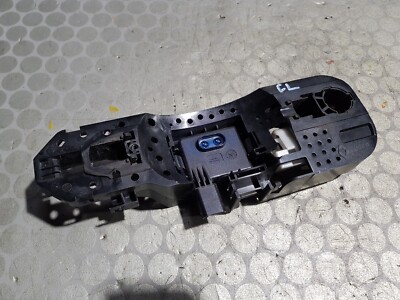 2011 Renault Megane Coupe mk3 Front Door Handle Bracket Clamp Driver Side