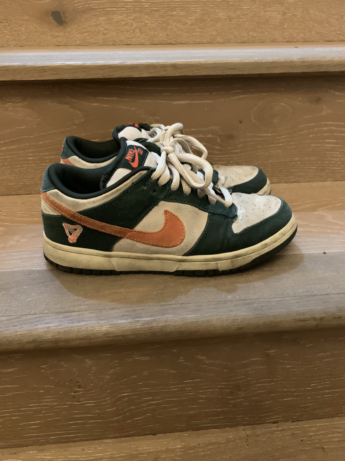 Nike Dunk Low Eire SB Size 6 M RARE VINTAGE Pre owned.
