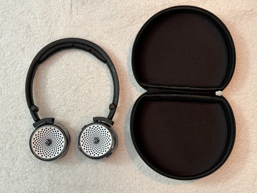 Mercedes Bluetooth Stereo rear entertainment Headphones AKG P104 W/Case TESTED - 第 3/12 張圖片