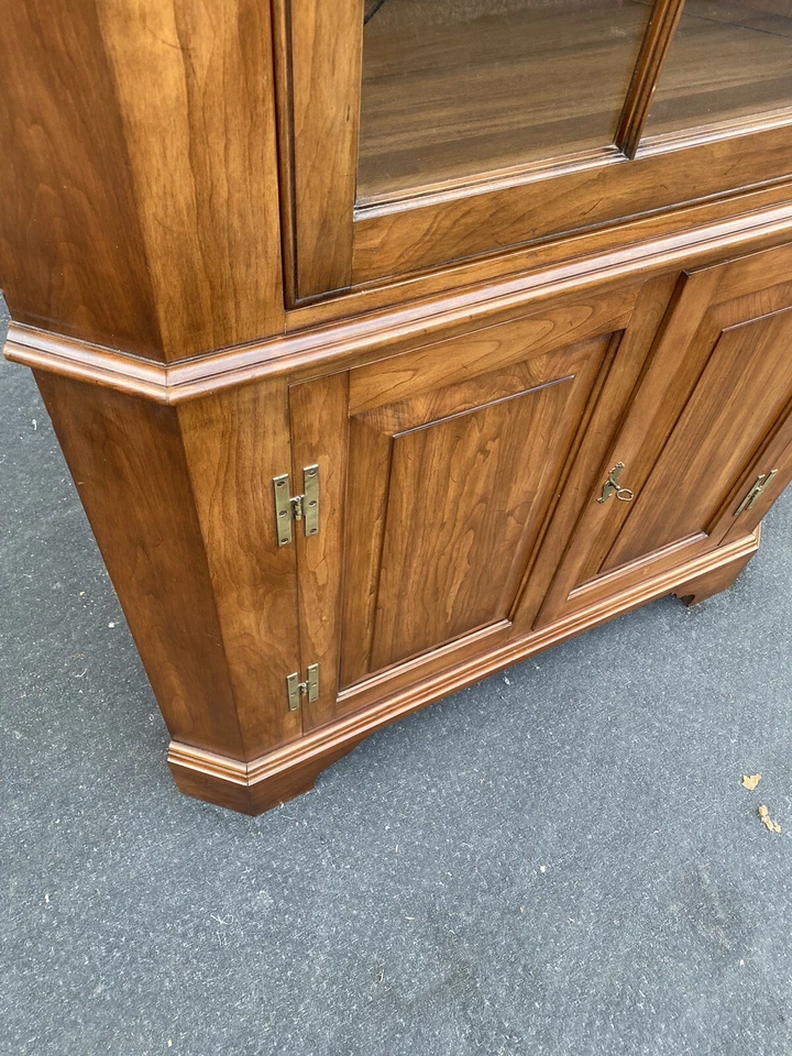 Угловой фарфоровый шкаф 66039 HENKEL HARRIS из черной вишни - Изображение 4 из 4