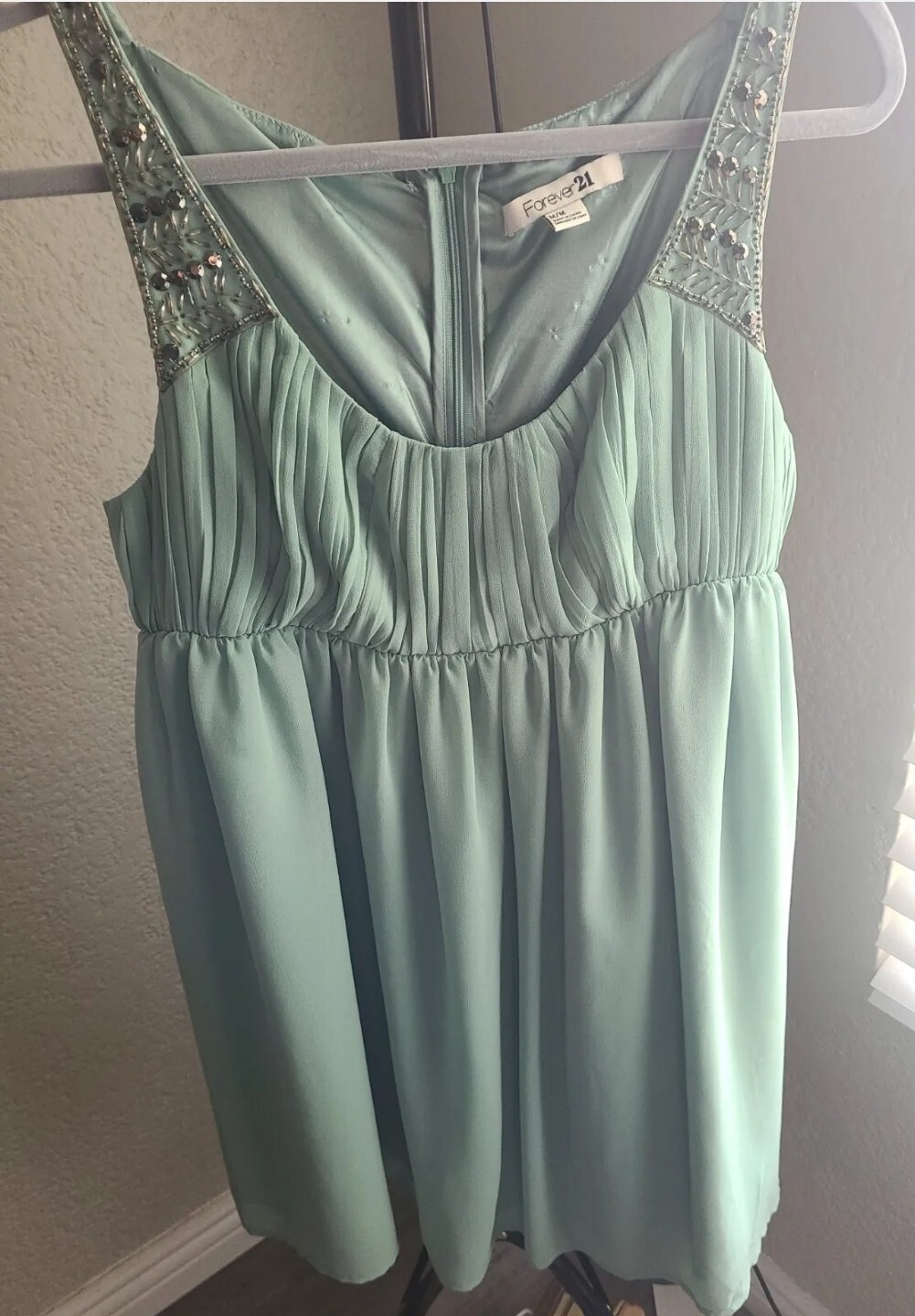 Forever 21 Women's Dress Size Medium Short Length Mint NWT Damaged beads fallen