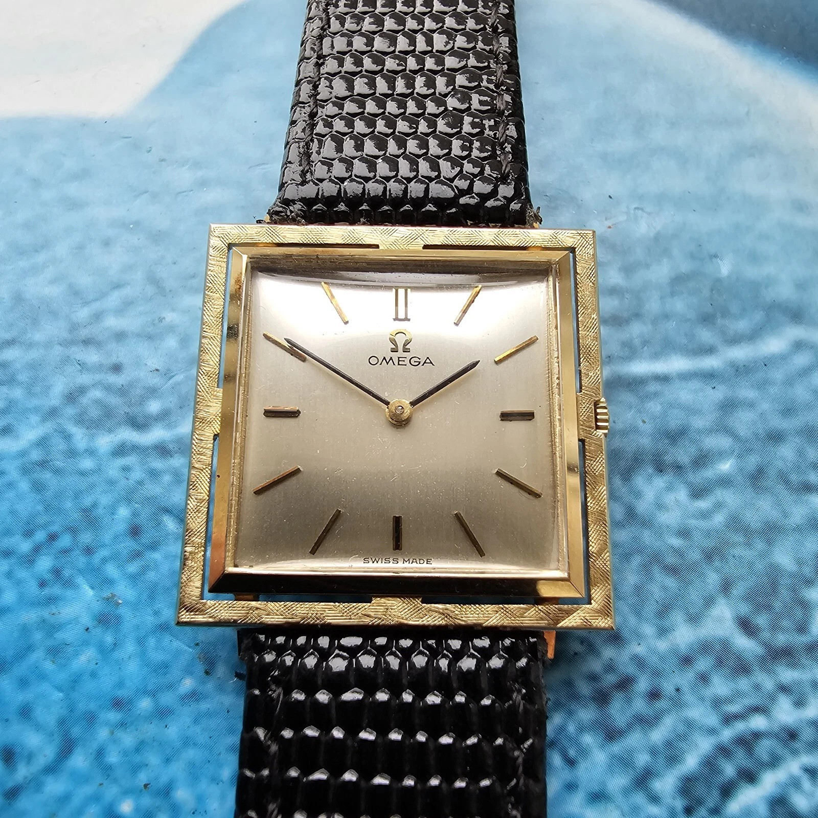 Omega — Vintage 14k Solid Gold Omega Hand-Winding Men's Wristwatch