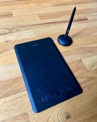 Wacom Intuos Pro Small PTH-460   Tested Working w/ Pen & Stand
