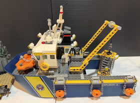 LEGO City Deep Sea Exploration Vessel 60095 Complete  with Minifigs