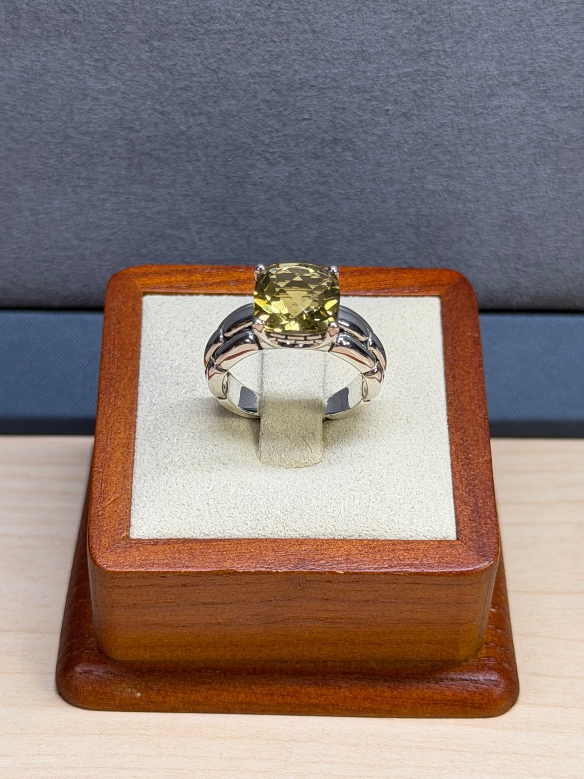 JOHN HARDY - JAI Sterling Silver Cushion Cut 10mm Peridot Solitaire Ring Sz 6.75