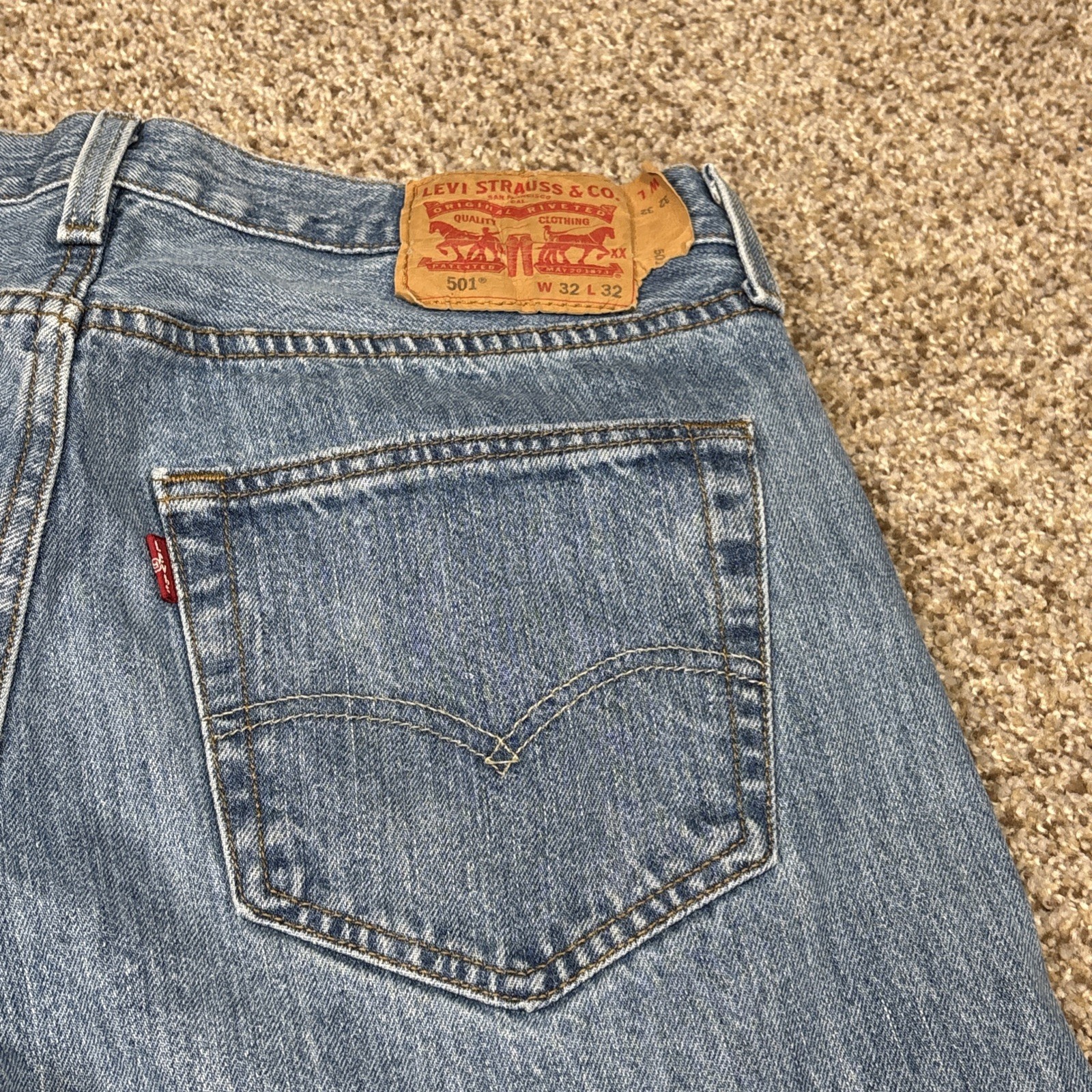 Levis 501 Jeans Mens 32x32 Original Fit Straight Leg Button Fly Denim 31x31 - View 17