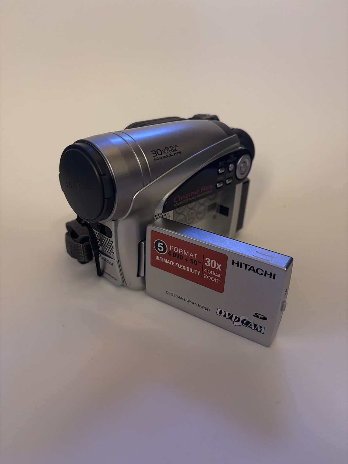 Hitachi DVD-CAM DZGX5020A Camcorder w/Charger