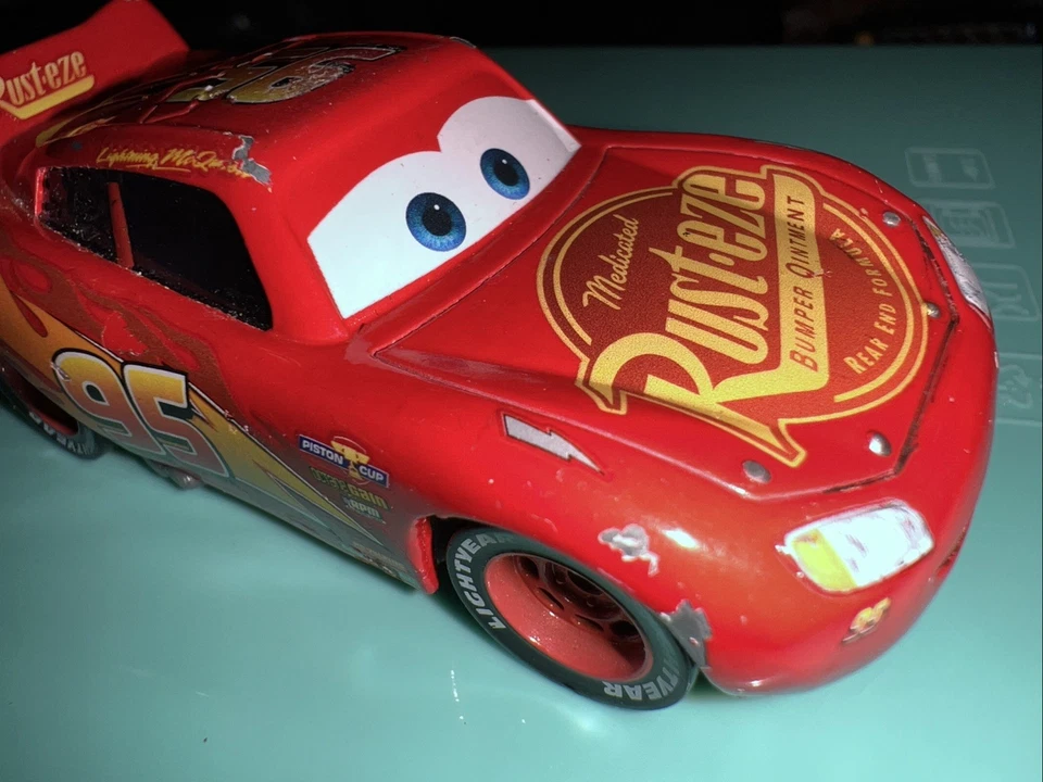 Coche diecast Pixar Cars Disney Lightning McQueen C126A Foto 2 de 4
