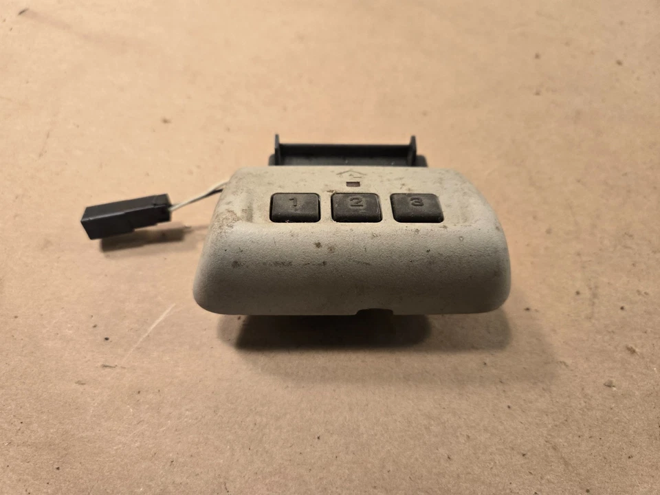 Transmisor de puerta de garaje Land Rover Discovery 2 Home Link OEM 082V94800 Foto 2 de 4