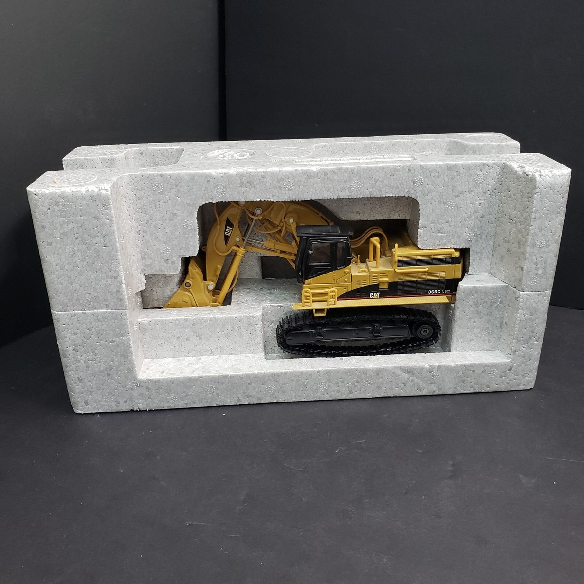 CAT 365C FRONT SHOVEL # 55160 1:50 Norscot All Metal Tracks Die Cast NIB